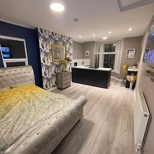 Apartment Selection Of Stylish Within Walking Distance Of City Centre 