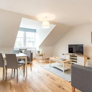 Apartment Altido Quiet Centre Spacious 